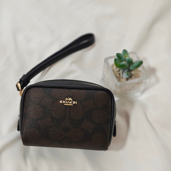 NWT COACH Small Pouch Wristlet In Signature Canvas Walnut/ Black CW907 $118 - Picture 1 of 5